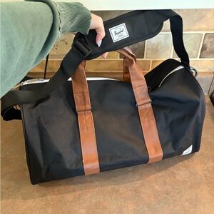 Herschel ravine Duffel Black Brown Travel Vacation Business
